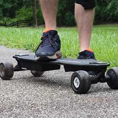 Isinwheel V8 Electric Skateboard Review: Extend Your Range With a Battery Swap