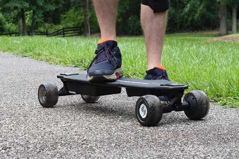 Isinwheel V8 Electric Skateboard Review: Extend Your Range With a Battery Swap