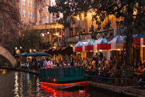 Exploring the Late Night Seafood Scene in Downtown San Antonio